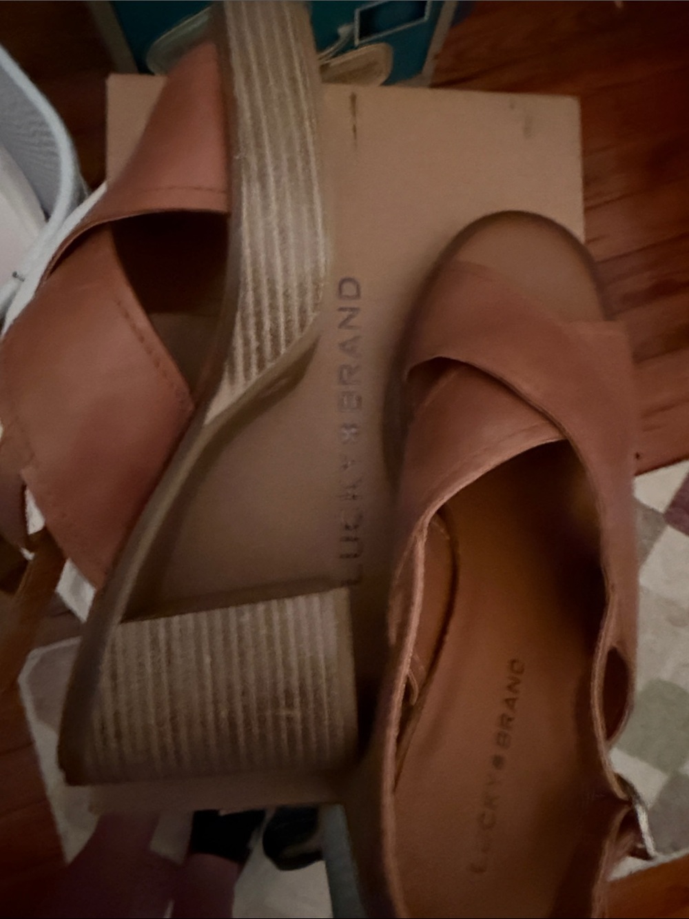 Lucky Brand Women's Brown Leather Crossover Strap Sandals 10 BEACH TO NIGHTTIME
